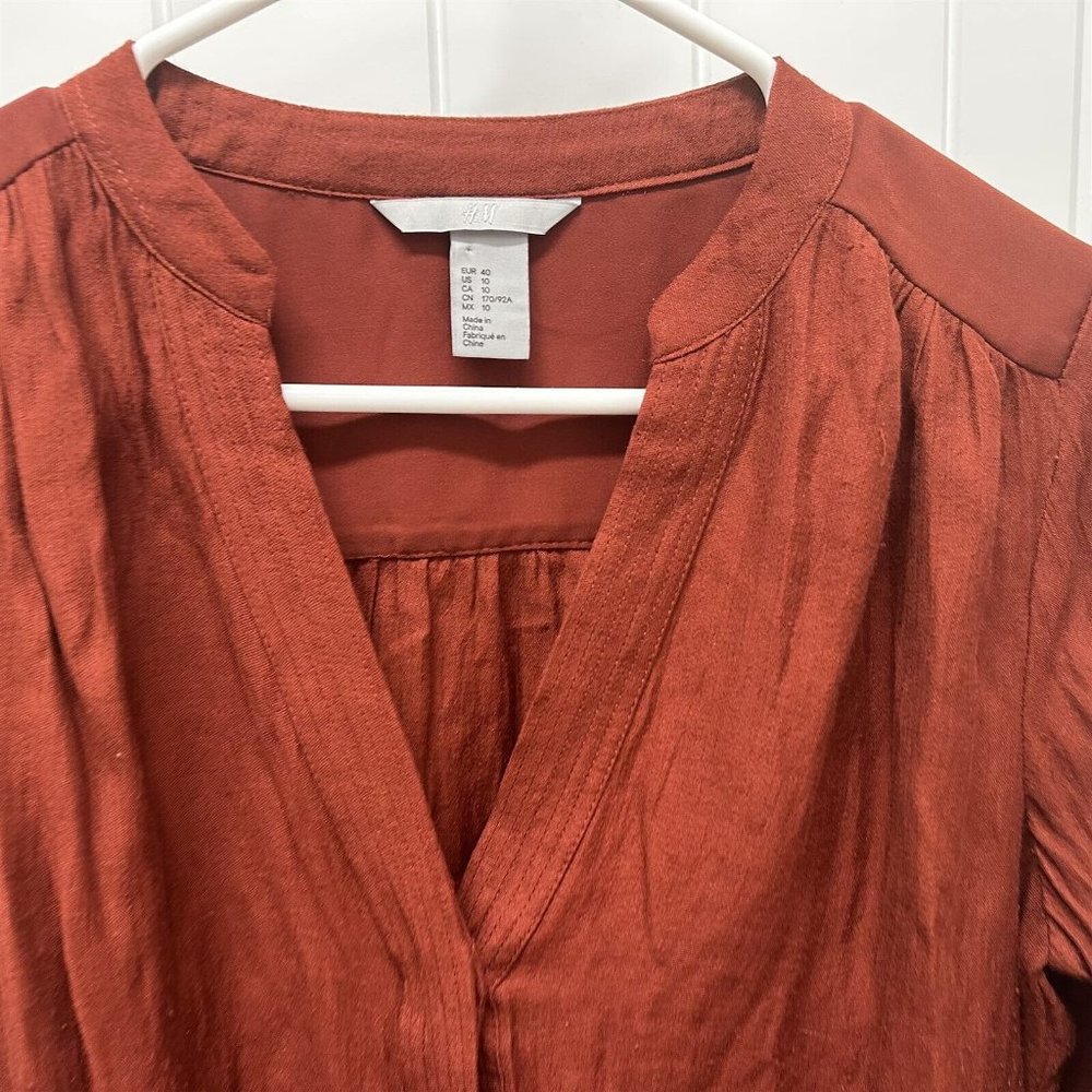 H&M Flowy Button Front Top Gauzy Flowy V Neck Orange Red Rust - Picture 2 of 8